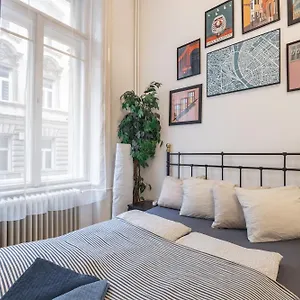 https://central-rooms-at-rakoczi-square.inbudapesthotels.com